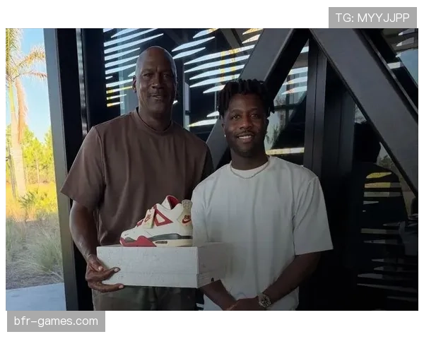 迈克尔·乔丹家里那双鞋的价钱，我年终奖直接原地蒸发